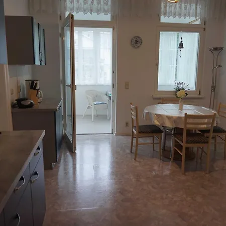 Rügen - 300 M Zum *