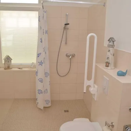 Rügen - 300 M Zum *